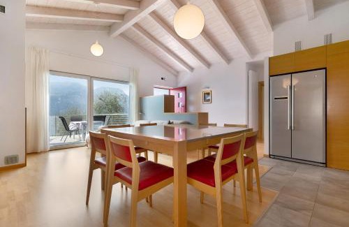 Magugnago Apartment | Casa-Lago Suite 55: Family-Friendly Retreat with Pool