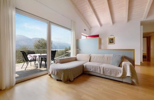 Magugnago Apartment | Casa-Lago Suite 55: Family-Friendly Retreat with Pool