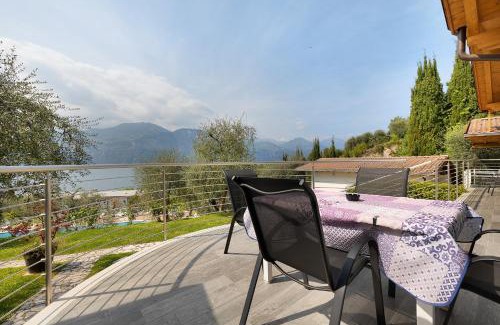 Magugnago Apartment | Casa-Lago Suite 55: Family-Friendly Retreat with Pool