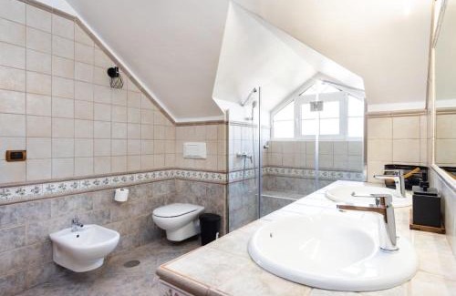 San Cristobal de La Laguna House | Relax at CASA LALI: Child Friendly with Hot Tub Amenities