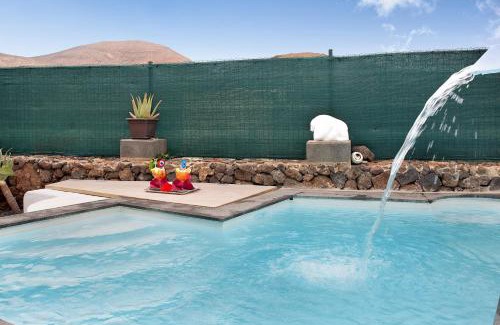 Tinajo House | Discover Casa Lancelot: Family-Friendly Oasis with Pool