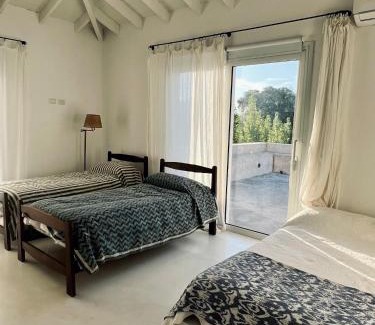 Tandil House | Guest Rated 10/10: Casa Las Hortensias with Pool Access