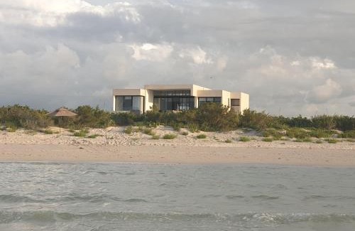 Sisal House | Discover Casa las Margaritas: Beachfront Retreat in Paradise