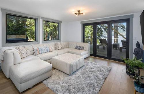 Sudden Valley House | Discover Casa Las Nubes: Lakefront Cabin with Hot Tub