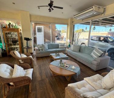 Vistalba House | Casa Las Palmas: Pet-Friendly Hotel with Oceanfront Pool