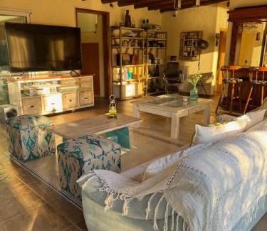 Vistalba House | Casa Las Palmas: Pet-Friendly Hotel with Oceanfront Pool