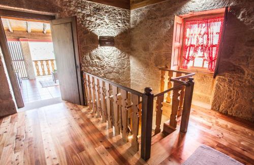 Amares House | Discover Casa Lata - Enoturismo with Oceanfront Pool Access