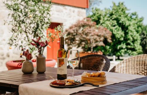 Amares House | Discover Casa Lata - Enoturismo with Oceanfront Pool Access