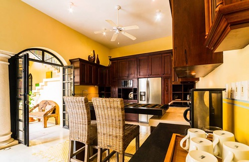 Zona Paseo Montejo House | Discover Casa Latida: Just Steps from Paseo Montejo