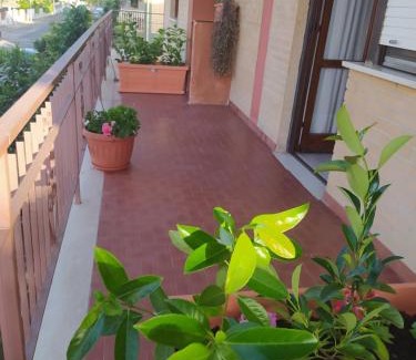 Pontinia Apartment | Family-Friendly Retreat at Dony's Holiday Homes CIse 15782