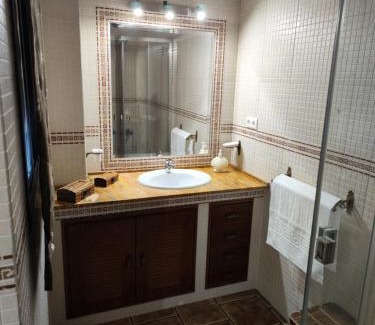 Iznajar House | Family-Friendly Getaway at CASA LAURA - Rated 10/10!