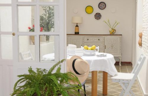 Carmona House | Beautiful Views at LEÓN BLANCO in Town Center for 6 Guests