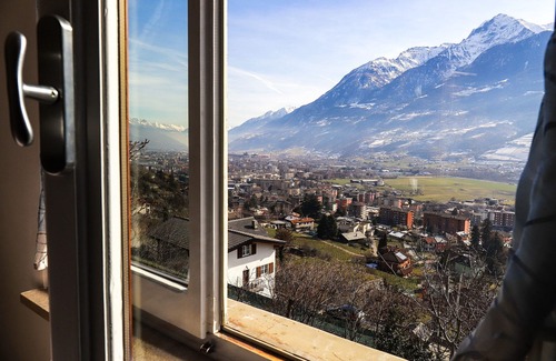 Aosta House | Casa Le Vignole: Family-Friendly Retreat with Breakfast