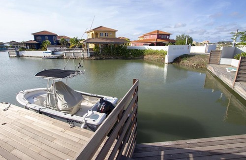 Tera Kora Villa | Discover Casa Leeward: Family-Friendly Pool Retreat