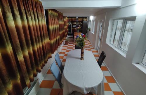Calarasi House | Pet-Friendly Casa Leny: Guest Rated 9/10 for Families