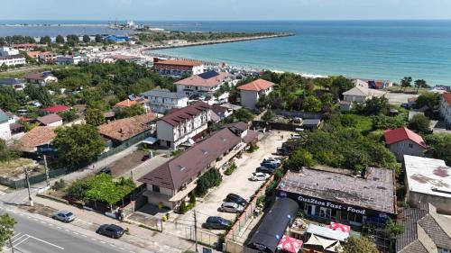 2 Mai House | Family-Friendly Casa Leo: Rated 10/10 with Kitchen Amenities