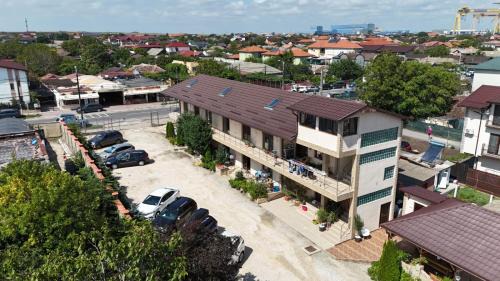 2 Mai House | Family-Friendly Casa Leo: Rated 10/10 with Kitchen Amenities