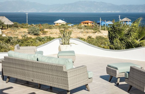 El Sargento House | Casa Leon lujo con vista al Mar, the best in town.