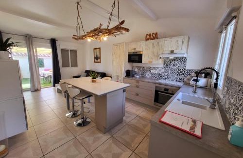 Sollies Pont Apartment | Casa Leone 83: Oceanfront Oasis with Top Guest Ratings