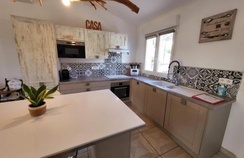 Sollies Pont Apartment | Casa Leone 83: Oceanfront Oasis with Top Guest Ratings