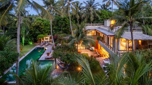 Icarai de Amontada House | Discover Casa'Lex: Oceanfront Haven with Spa & Pool