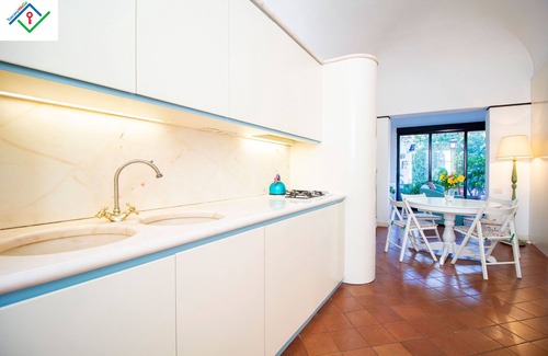 Pisa City Centre Apartment | Relaxing Getaway at Lia House with Spa & Family Amenities