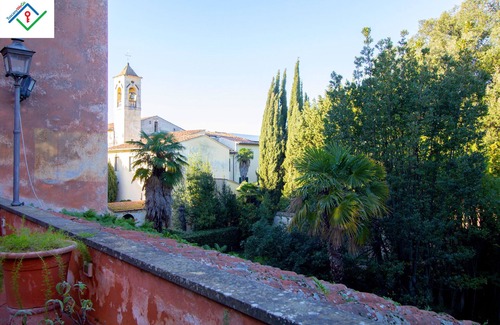 Pisa City Centre Apartment | Relaxing Getaway at Lia House with Spa & Family Amenities