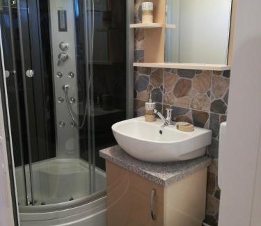Budeasa Mare House | Guest Rated 10/10 at Casa Lidia și Gogu - Family-Friendly Stay