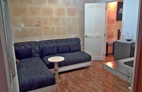 Centro Havana House | Experience Casa Lili y Dani: Guest Rated 9.8 with Spa & Dining
