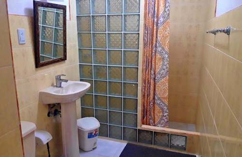 Centro Havana House | Experience Casa Lili y Dani: Guest Rated 9.8 with Spa & Dining
