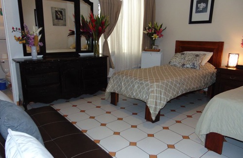 Pavas Bed & Breakfast | Relax at Casa Lima B&B with Spa and Breakfast Included