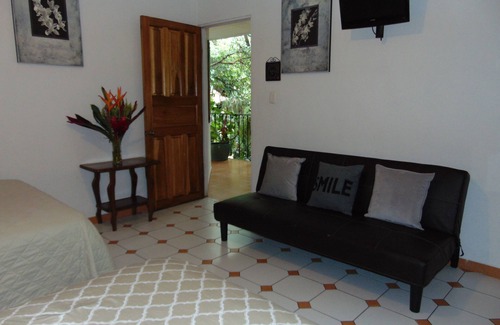 Pavas Bed & Breakfast | Relax at Casa Lima B&B with Spa and Breakfast Included
