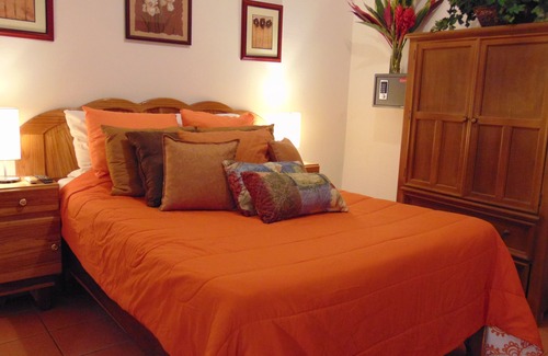 Pavas Bed & Breakfast | Experience Casa Lima B&B: Executive Room with Spa & Breakfast