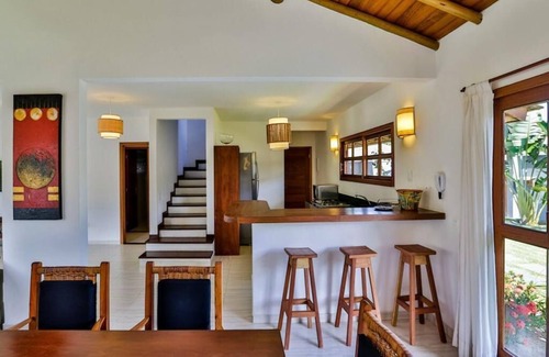 Arraial d'Ajuda House | Casa Linda: Relax by the Pool in a Family-Friendly Retreat