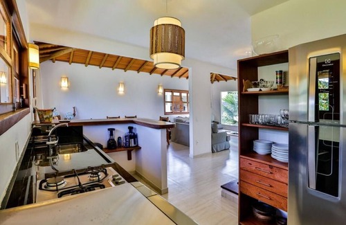 Arraial d'Ajuda House | Casa Linda: Relax by the Pool in a Family-Friendly Retreat