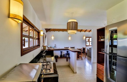 Arraial d'Ajuda House | Casa Linda: Relax by the Pool in a Family-Friendly Retreat