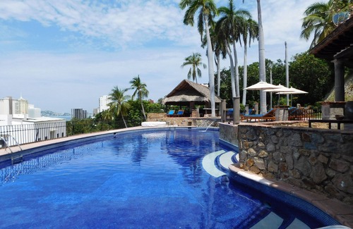 Club Deportivo House | Experience Casa Lisa by Villa Vera with Oceanfront Bliss