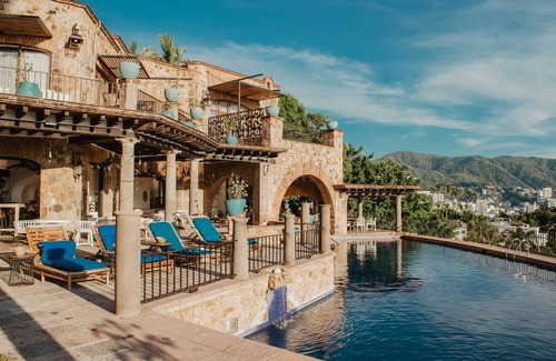 Club Deportivo House | Experience Casa Lisa by Villa Vera with Oceanfront Bliss