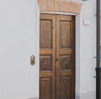 La Morra Apartment | Casa Lobe - Family-Friendly Retreat in Village Center