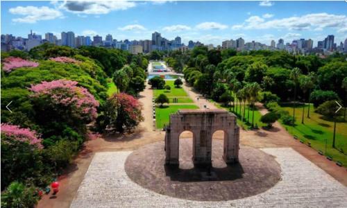 Porto Alegre House | Budget-Friendly Stay at Casa Local Nobre with Kitchen Access