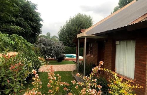 Villa Rumipal Cabin | Cozy Casa Loft Rumipal: Pet-Friendly with Pool & Breakfast