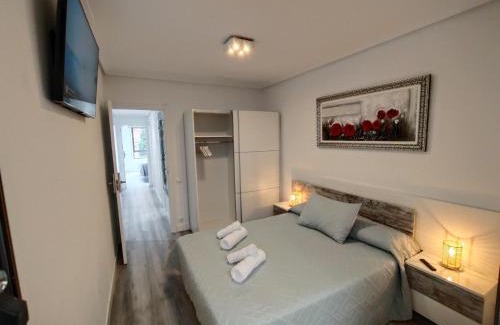 Logrono Historic Centre Apartment | Elegant Casa Logroñesa: Family-Friendly Retreat, Rated 9.8