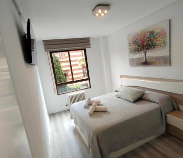 Logrono Historic Centre Apartment | Elegant Casa Logroñesa: Family-Friendly Retreat, Rated 9.8