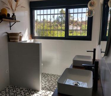 Coin Bed & Breakfast | Oceanfront Bliss at Casa Loko - Guest Rated 9.6/10
