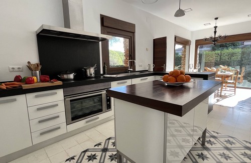 Cabo Roche Villa | Casa Lola: Beachside Retreat with Spa and Pool Access