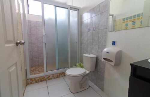 Tegucigalpa Hotel | Inviting Casa Lomas: Family-Friendly Stay with Breakfast