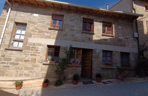 Isuerre House | Stay at Casa Lorente en Isuerre - Highly Rated & Pet Friendly