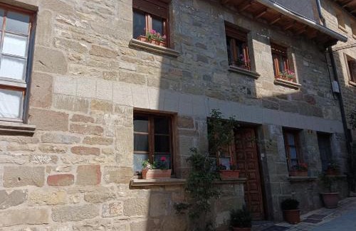 Isuerre House | Stay at Casa Lorente en Isuerre - Highly Rated & Pet Friendly