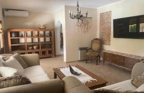 Villa Carlos Paz House | Discover Casa Los Arcos: Family-Friendly & Pet Welcome