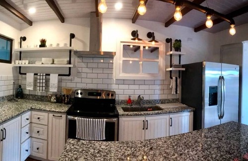 San Isidro de El General House | Inviting Stay at Casa Los Madriz with Pool & Kitchen
